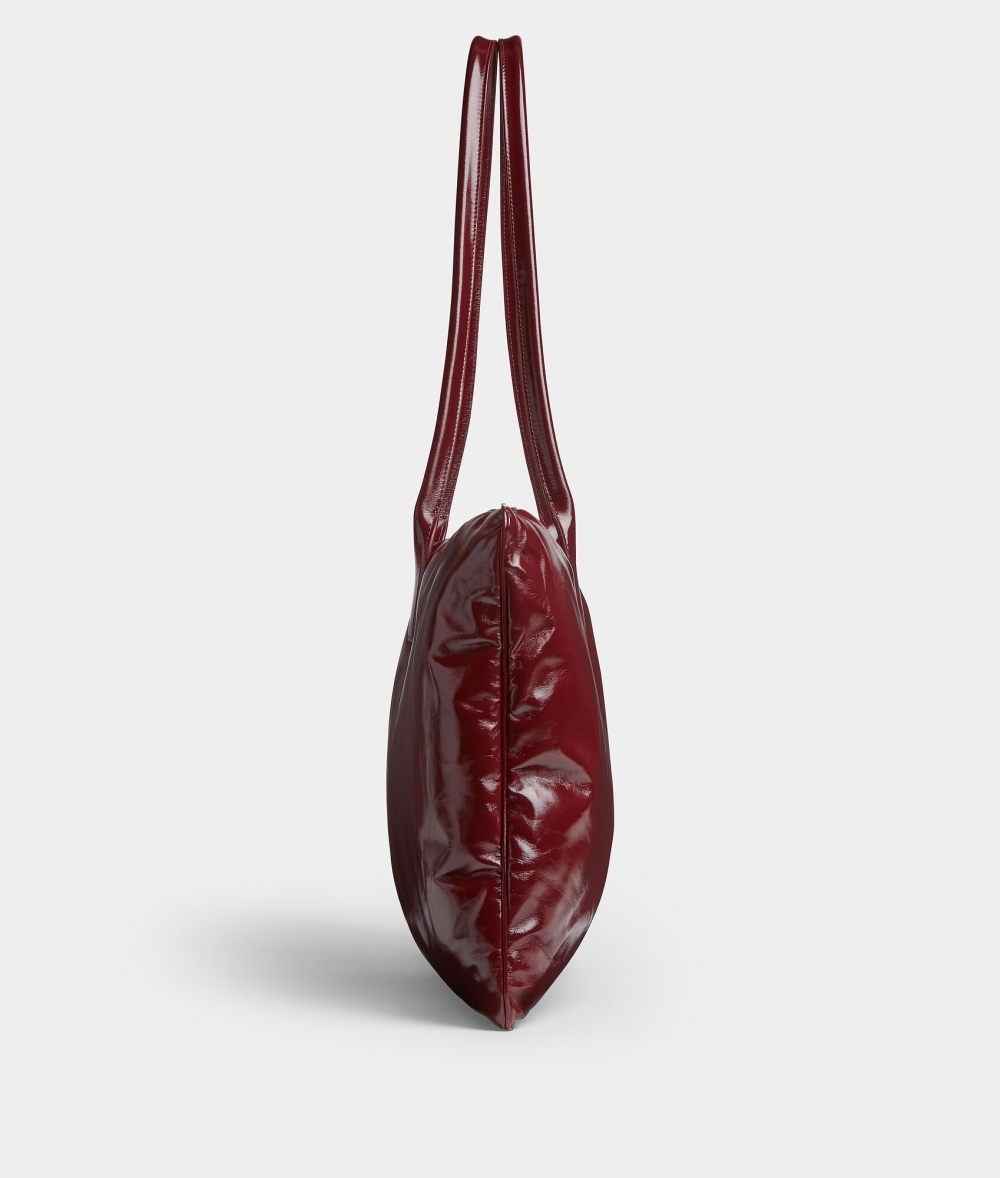 蓬鬆元素與奢華色彩為本季帶來別樣的活力。