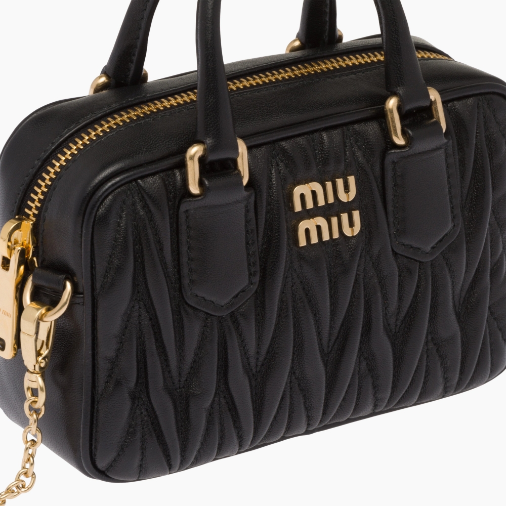 大小為寬15.3cm×高10.3cm×長4.5cm。