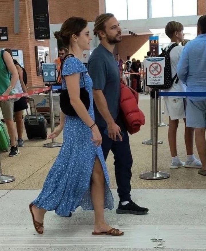 這位護花使者的來歷也被大家找了出來。