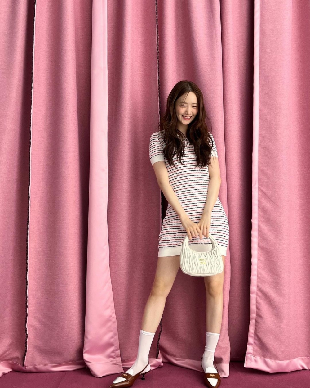 少女時代的潤娥也穿上品牌的服飾。