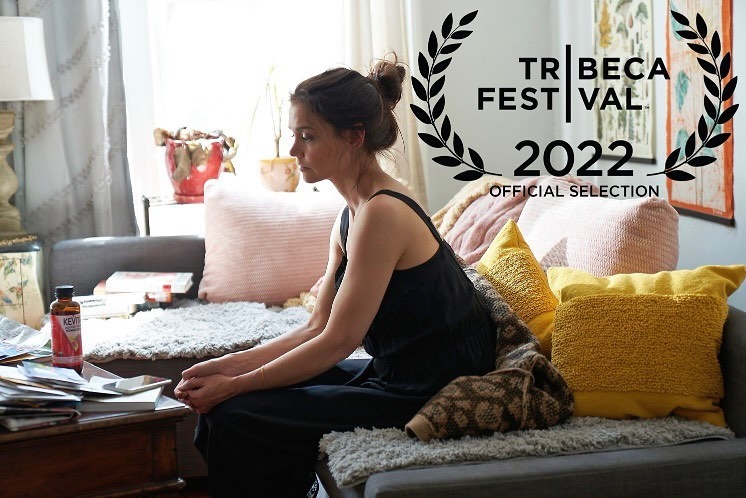 Katie Holmes新作品《Alone Together》。