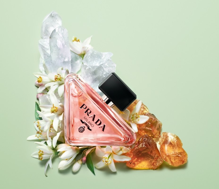 從瓶身的設計就藏有滿滿的Prada。