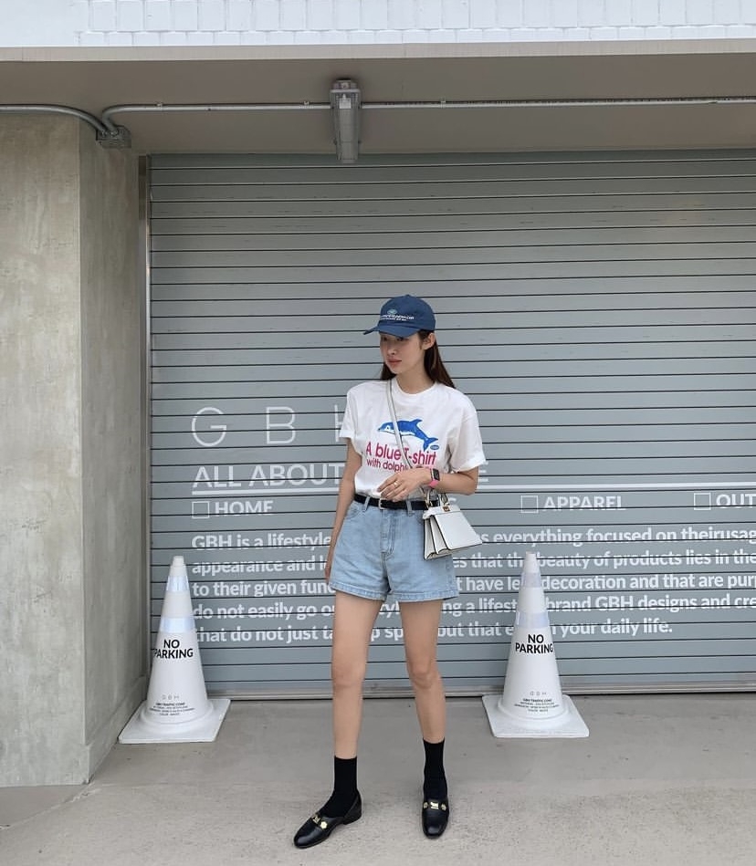 經典不敗的樂福鞋配襪子。