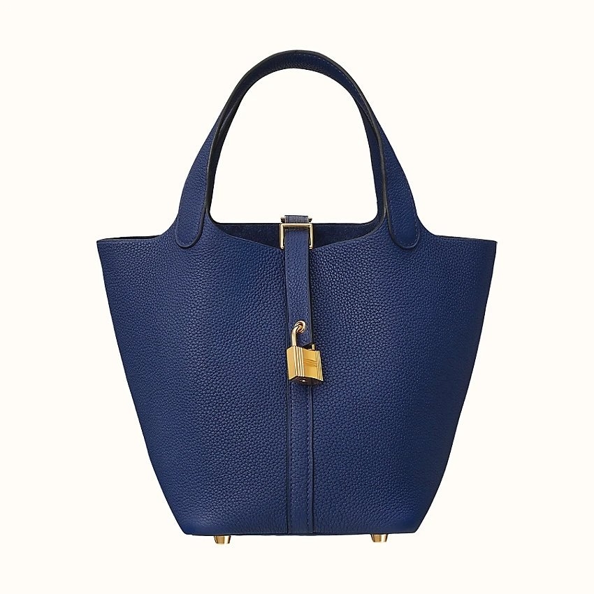 還有氣質的海軍藍配色。