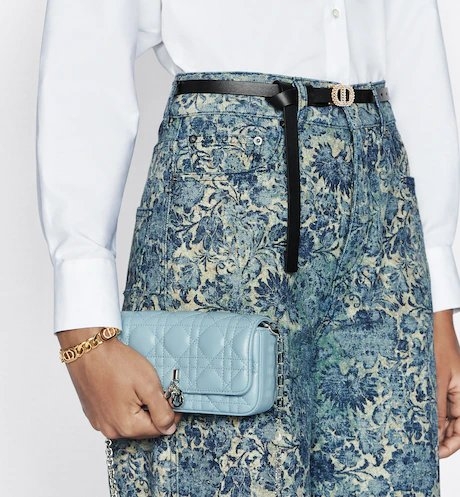 在Dior的新季當中，也有多款可愛的小皮具。