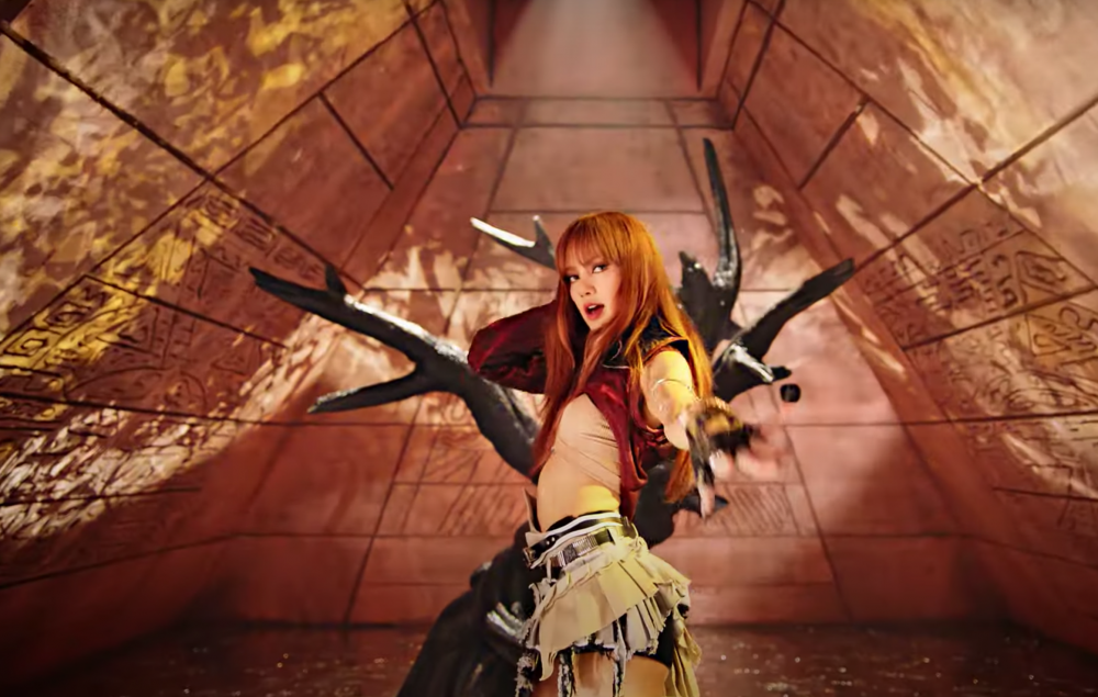 Lisa這次的穿搭也都十分性感。