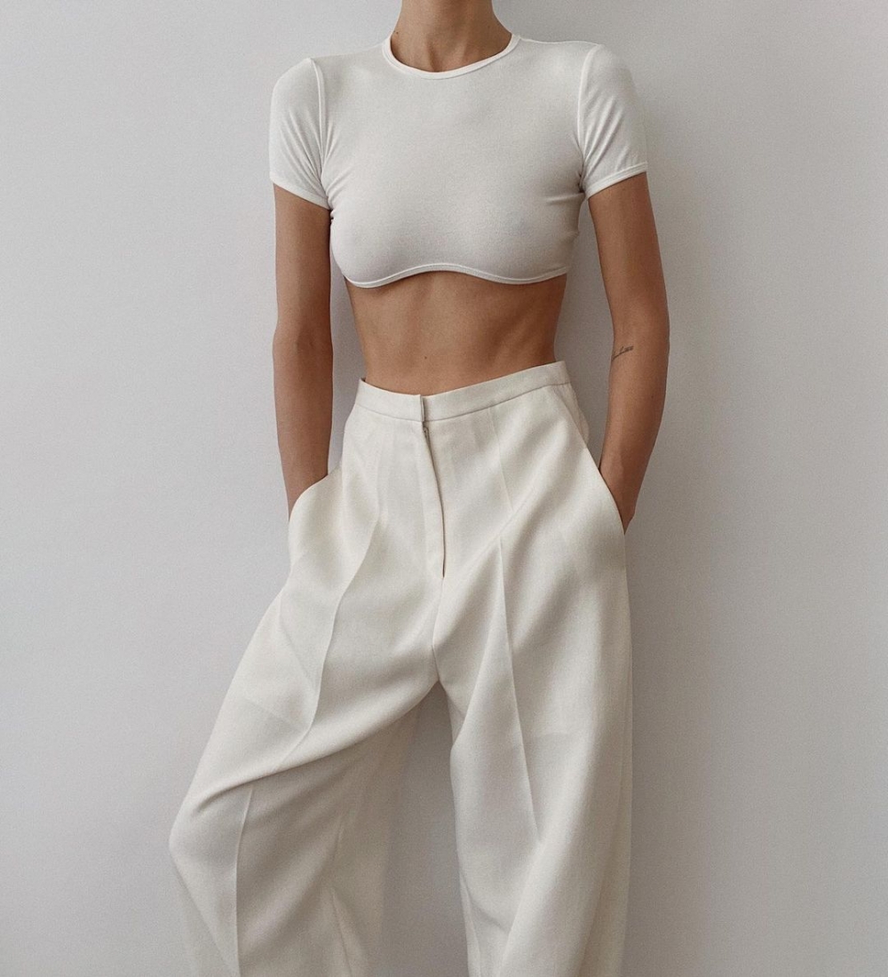 露腰能讓視覺上拉長雙腿比例。