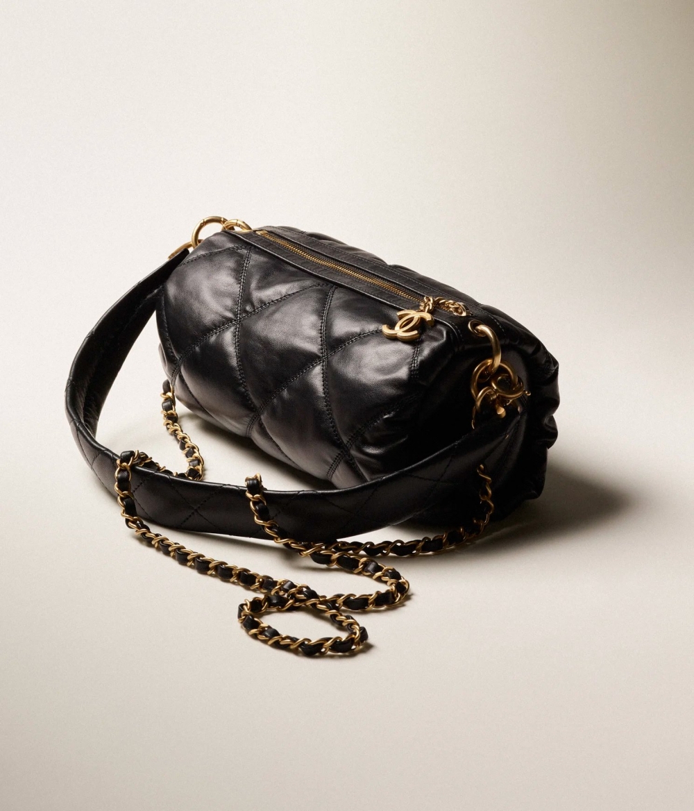 又或是這一款時髦的圓筒包Small Bowling Bag。