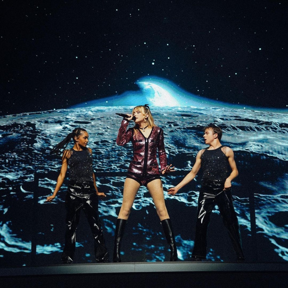 演唱會服裝由CHANELㄧ手包辦！