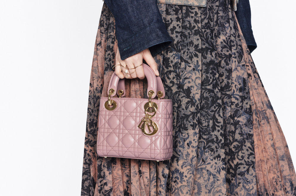 搭配起來也更加迷人且優雅。