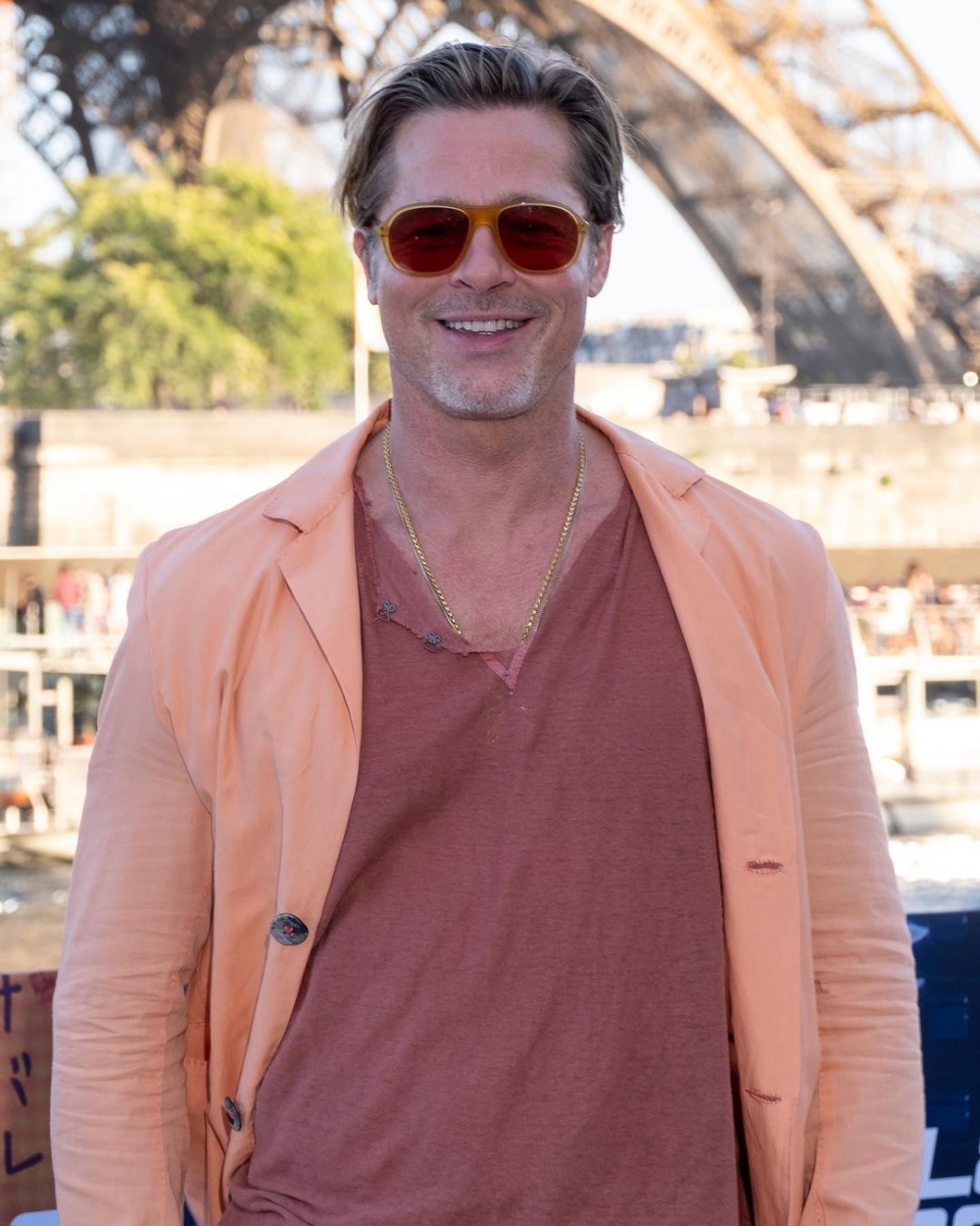 又或是更為柔美的橘粉色也能是參考的方向。