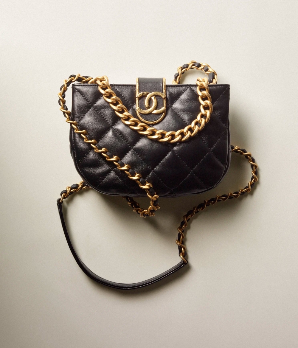 半月形的造型看起來相當俏皮又可愛。