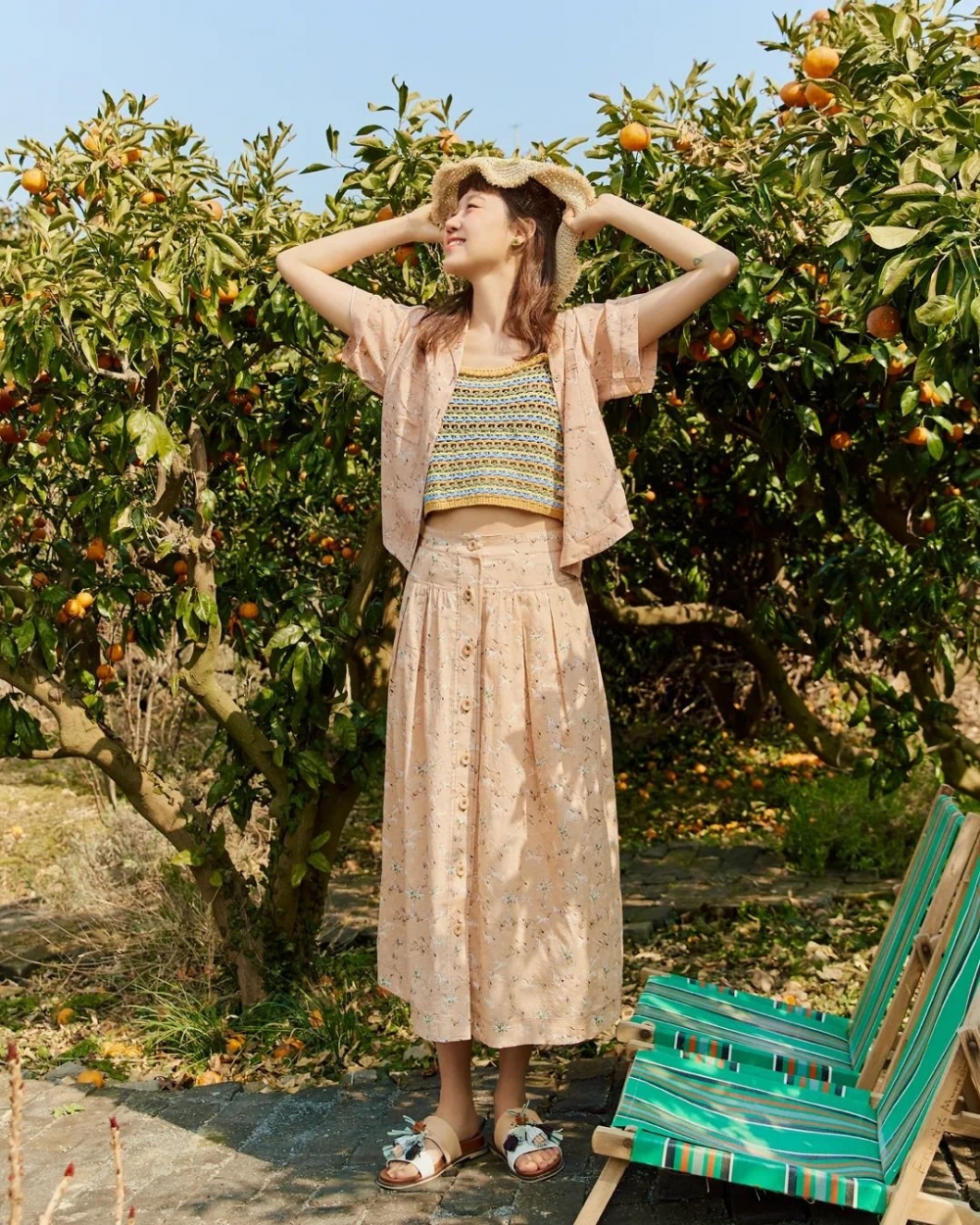 或許你也能嘗試更加優雅的長裙搭配。