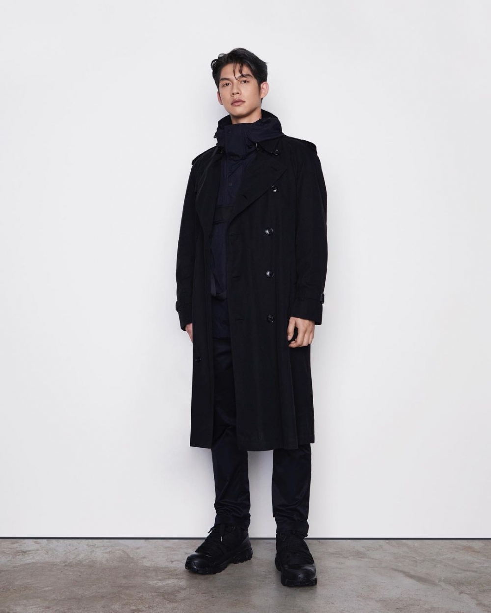 Bright Vachirawit身穿品牌的Westminster Heritage系列風衣。