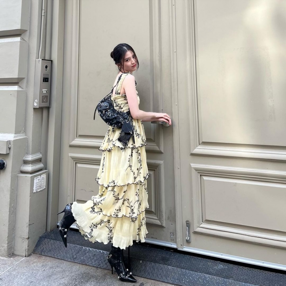 另一位韓國女星韓韶禧也在近日穿上過它。