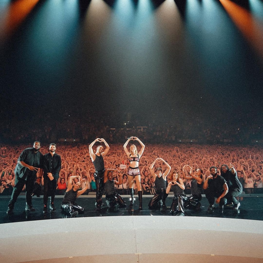 她的樂壇也擁有著高人氣。