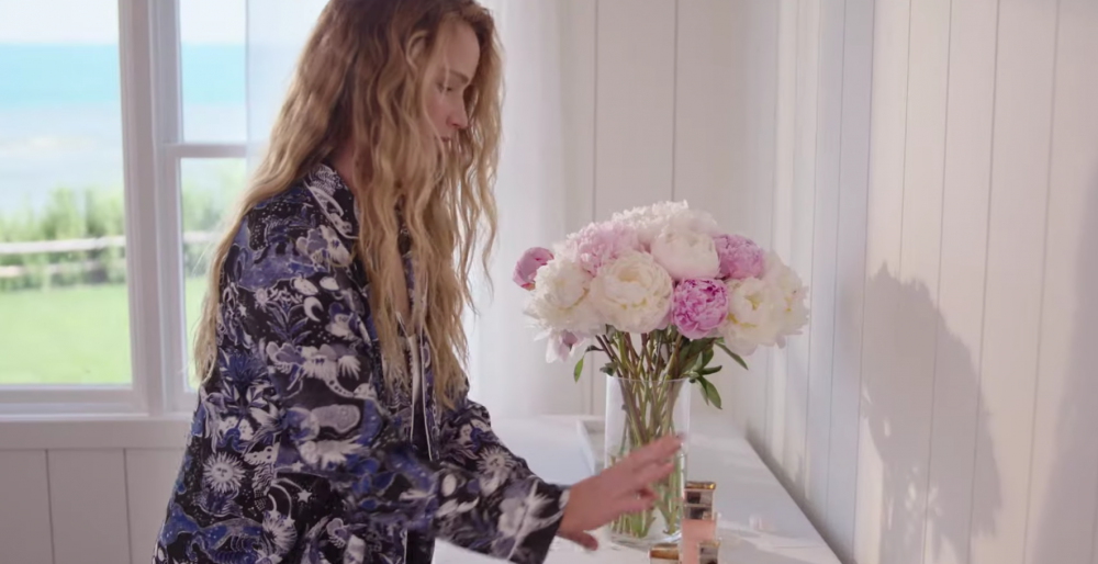 這次她在Dioriviera pop-up sp拍攝形象短片。