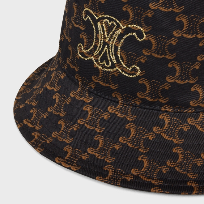 帶有焦糖色凱旋門圖紋的設計。