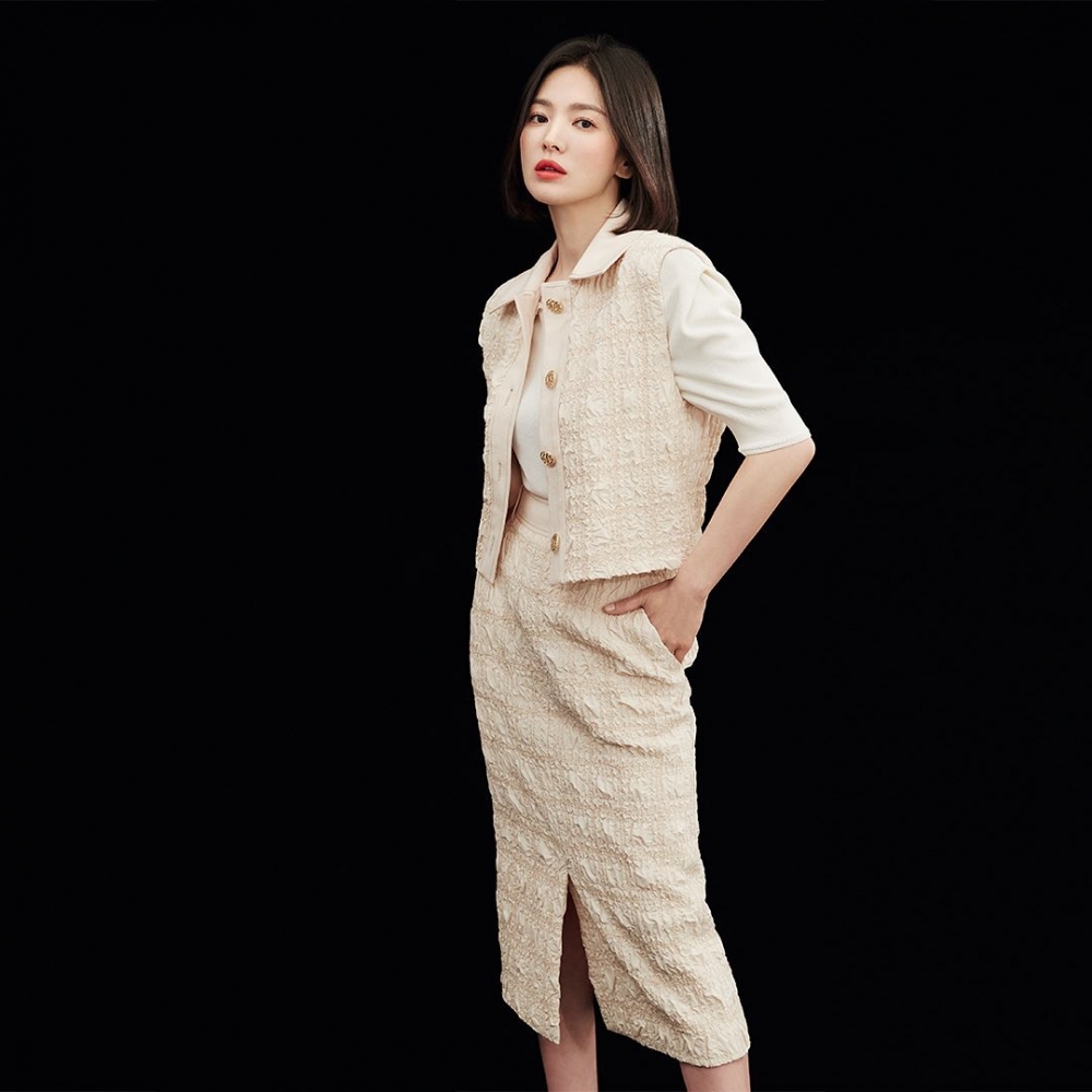 顏色上不一定要挑選太秋冬的顏色，延續夏日色彩。