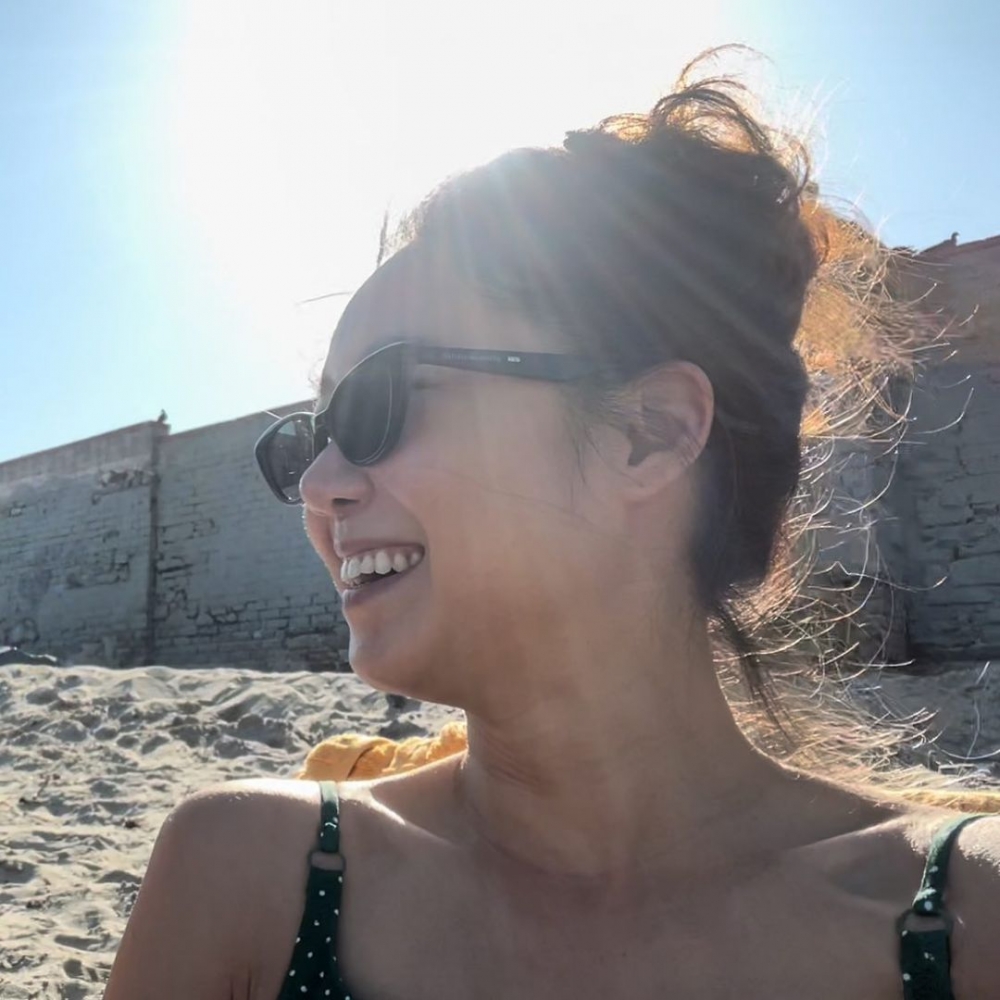 素顏近鏡,孔曉振肌膚依然零毛孔。