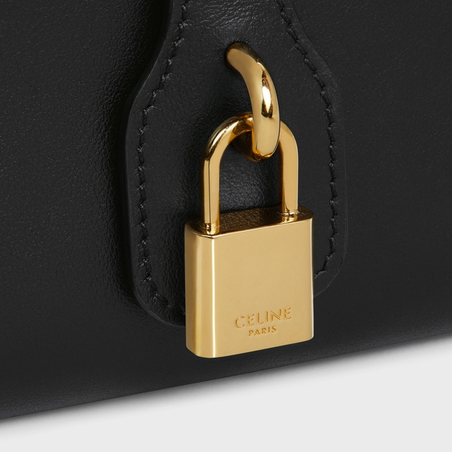 CELINE豪華金屬鎖扣元素。