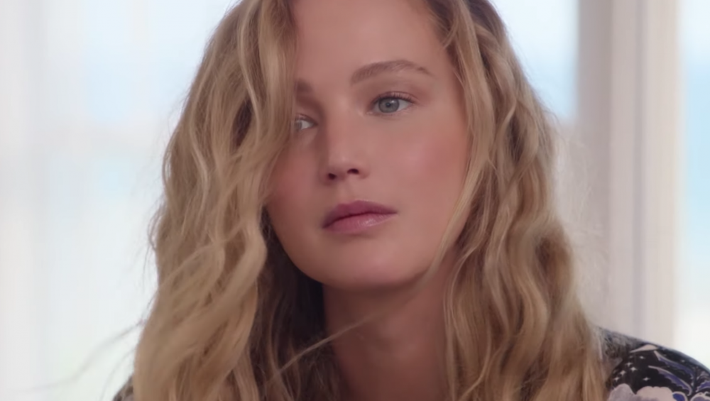 讓人更加好奇她平日裡是如何保養肌膚。