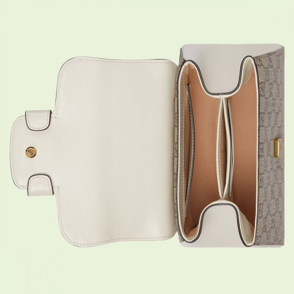 手袋的內部是有著兩層的夾層。