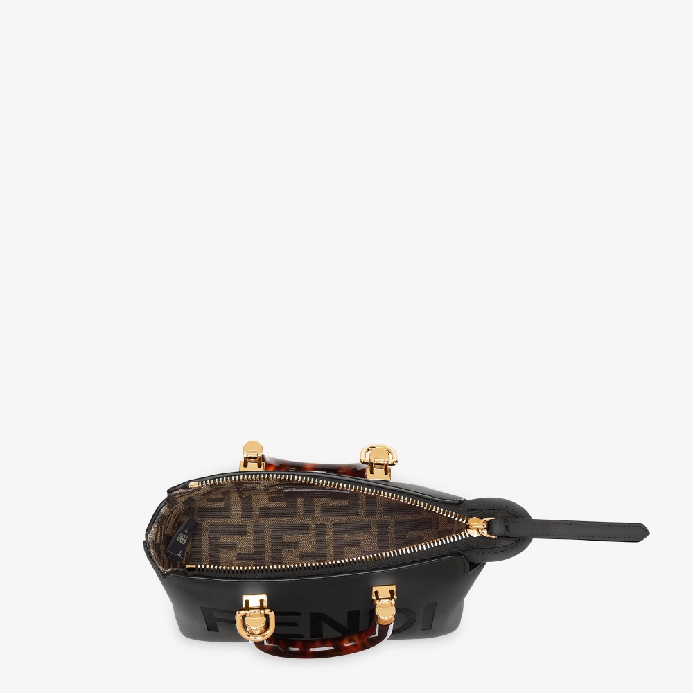 縮小演繹成全新小巧的尺寸。