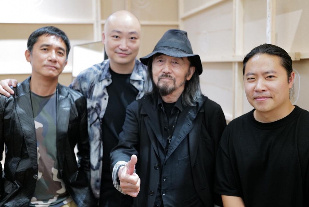 出席日本設計師山本耀司（Yohji Yamamoto）於東京青山總店舉辦的時裝秀。