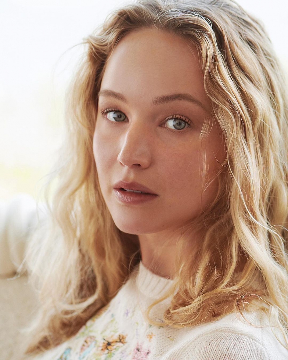 她也拍攝了一系列的形象照。