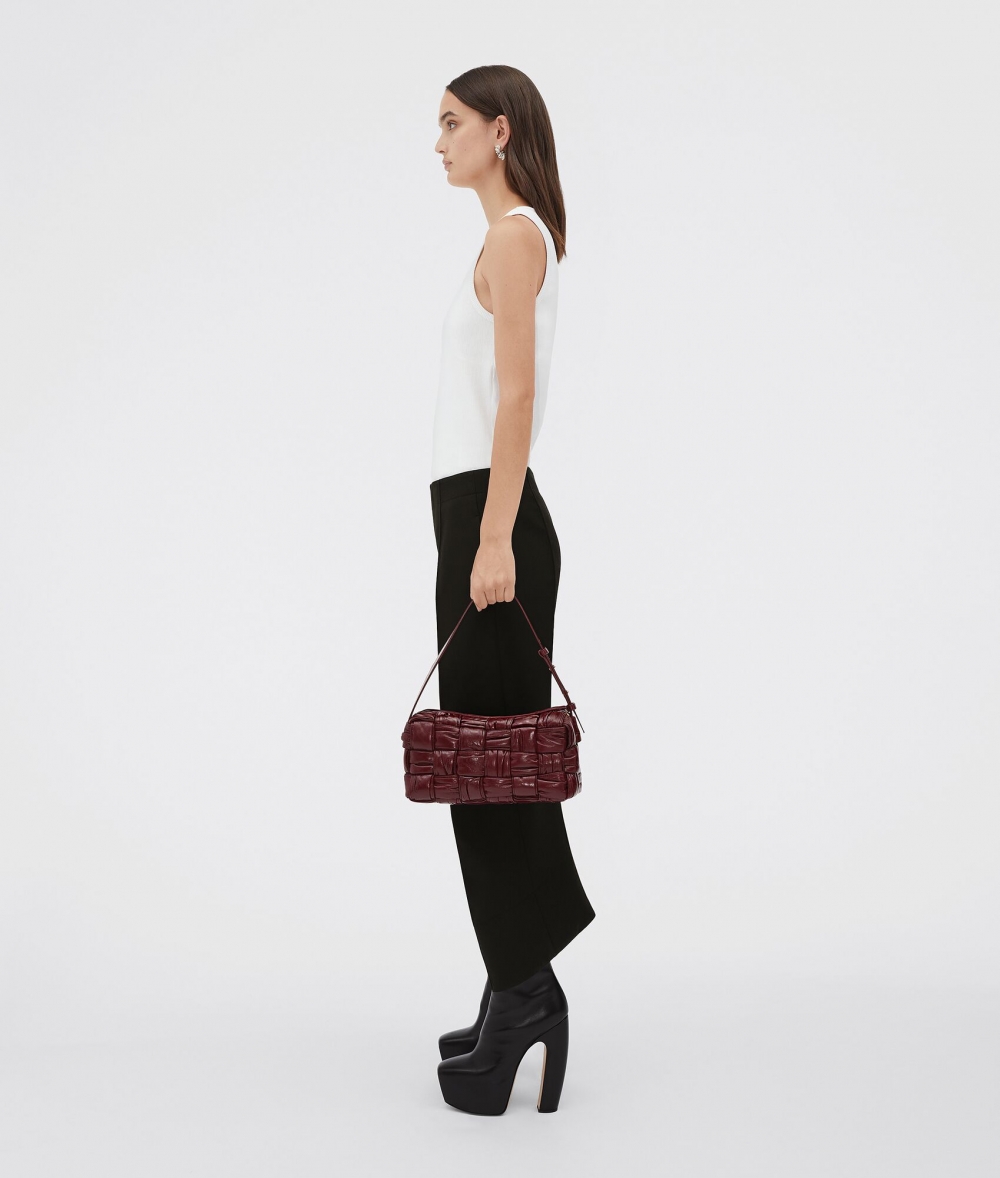 模特兒示範Brick Cassette-Barolo。