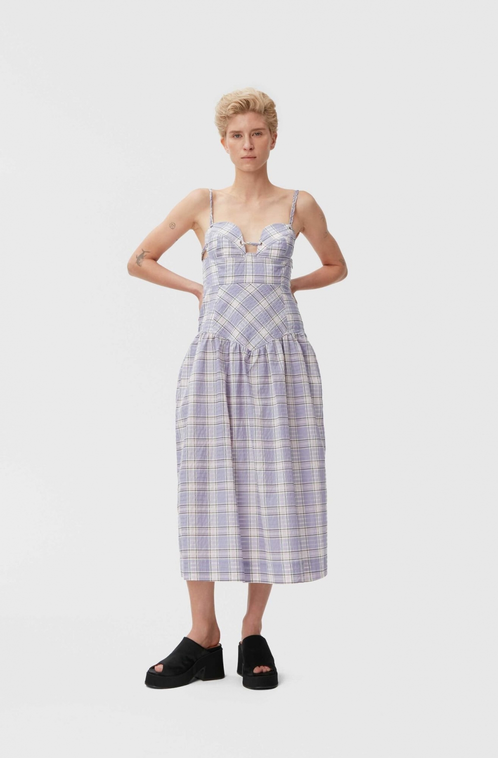 在夏日出門野餐時相當時髦的選擇。