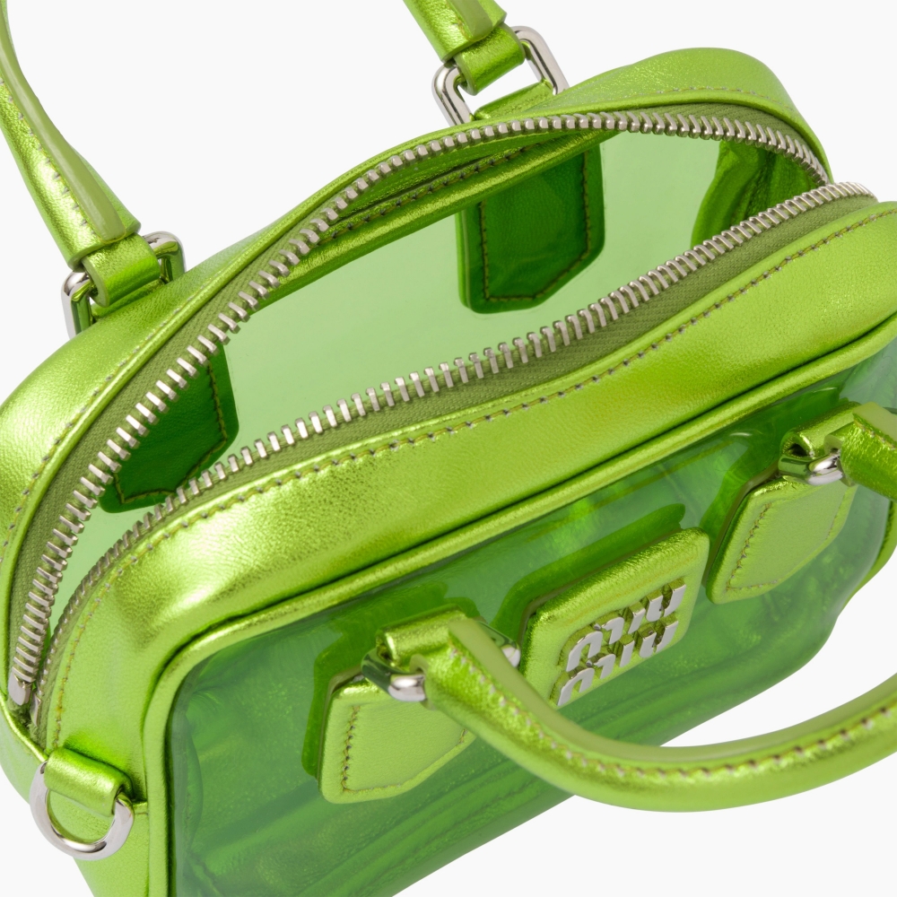 樹脂玻璃膠和納帕皮革打造而成的版本。