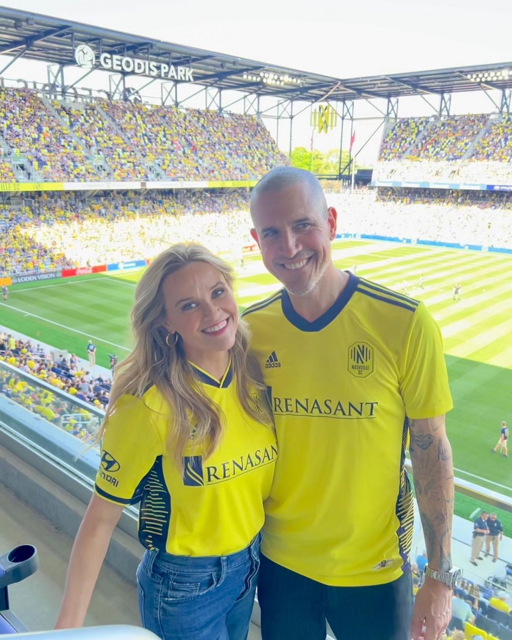 她與Jim Toth共結連理,組織幸福家庭。