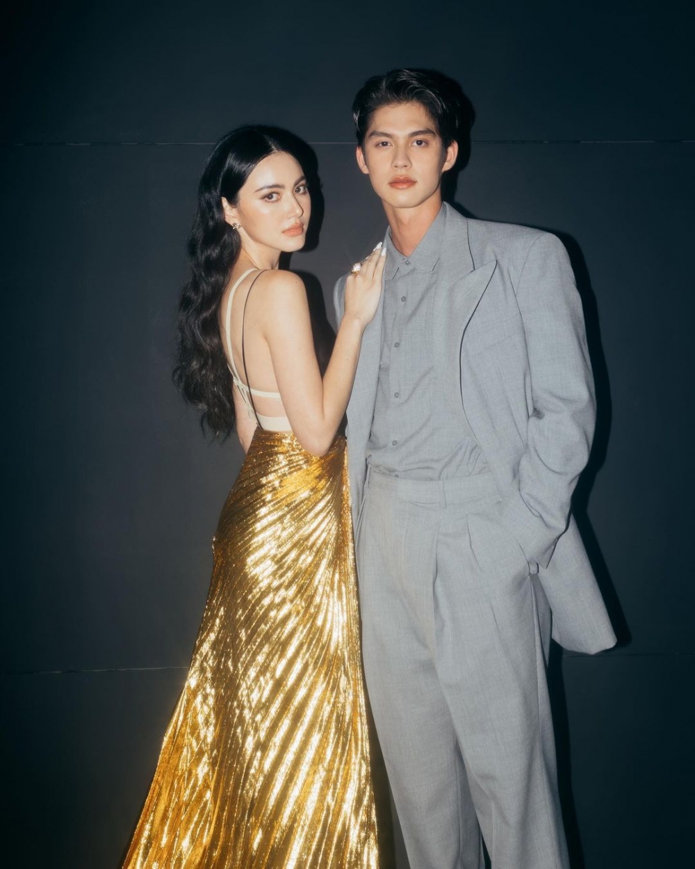 Bright Vachirawit與泰國女神Davika Hoorne一起出席活動。