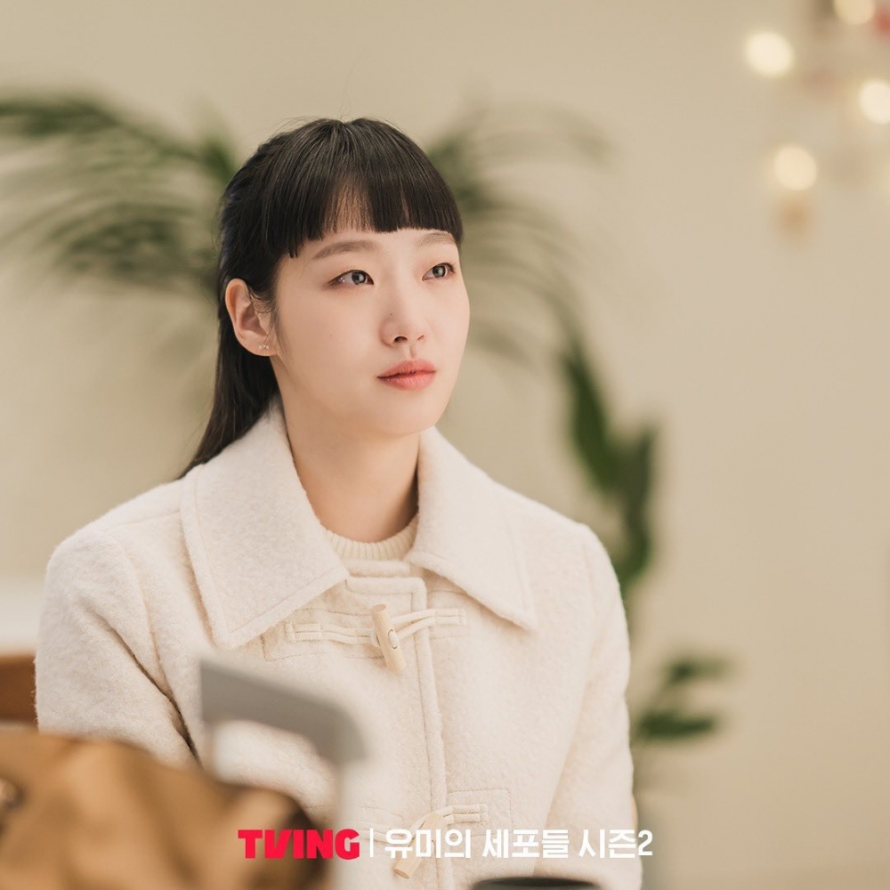微微向下垂的眼線是金高銀眼妝的重要一環。