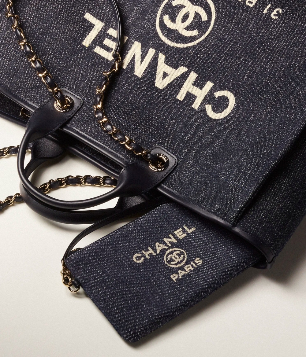 有著大容量的它還附有一個收納袋。