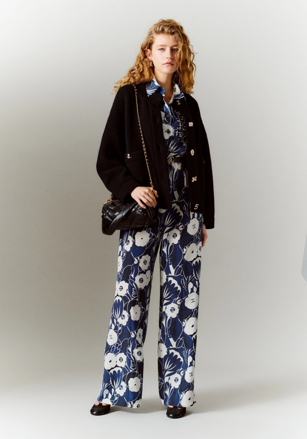 這次在CHANEL新季之中,多款黑金配的手袋都相當時髦。