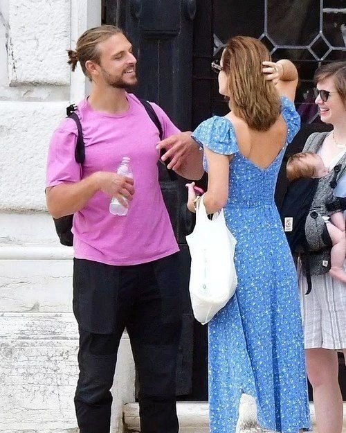 他的名字是Brandon Green。