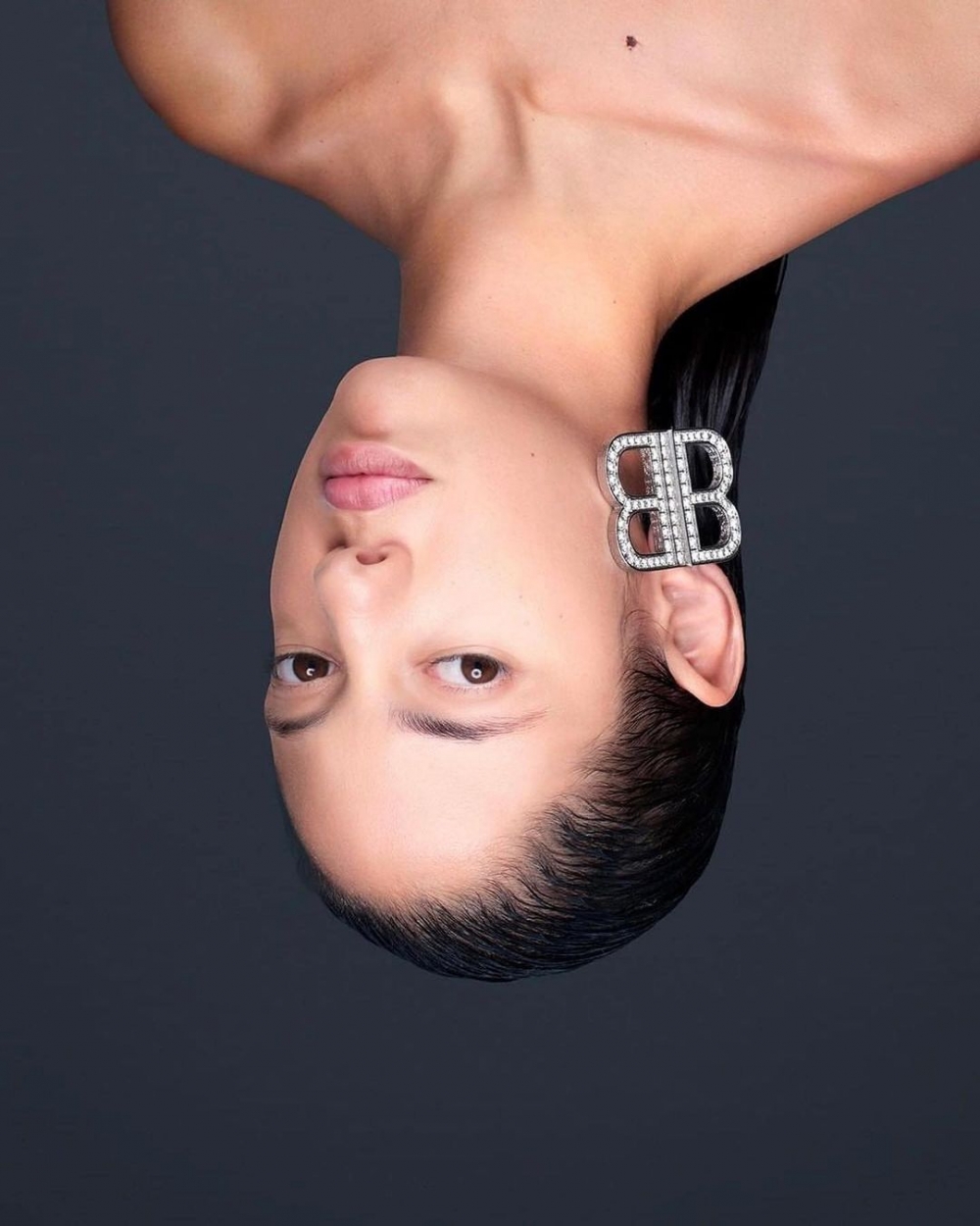 品牌拍攝了許多張風格特殊的照片。