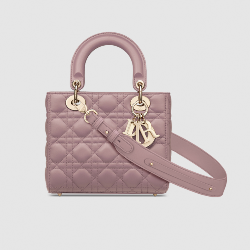 許多經典的款式也都有換上了這次的新色。