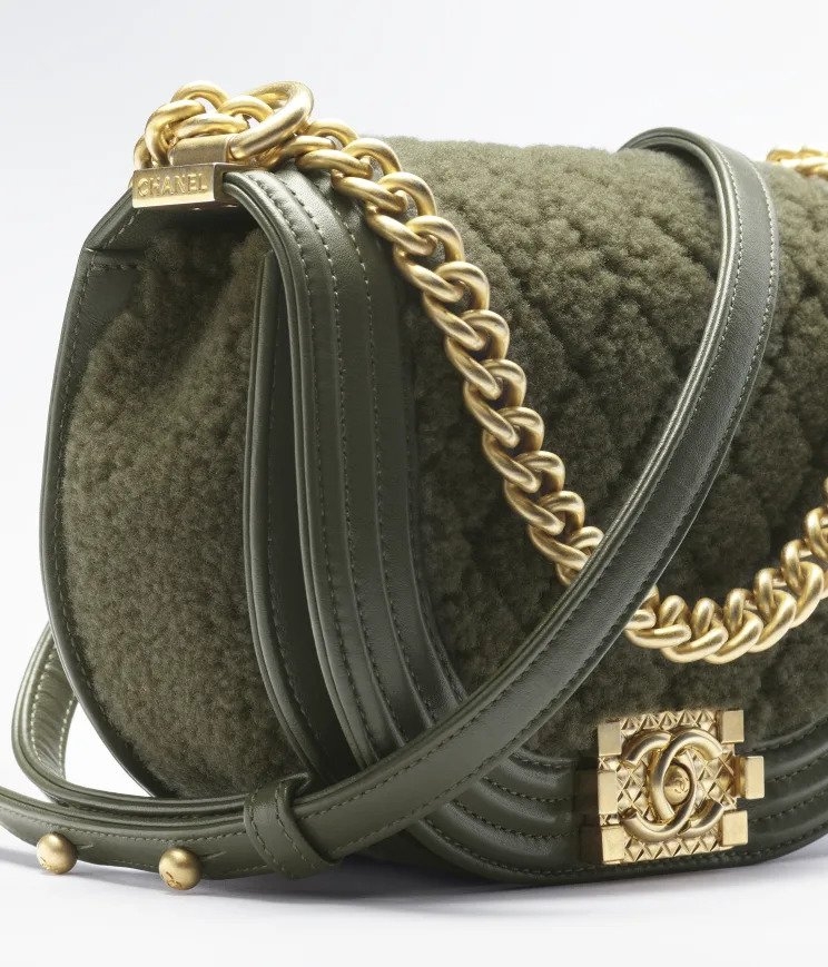 保留了Boy CHANEL的標誌元素。