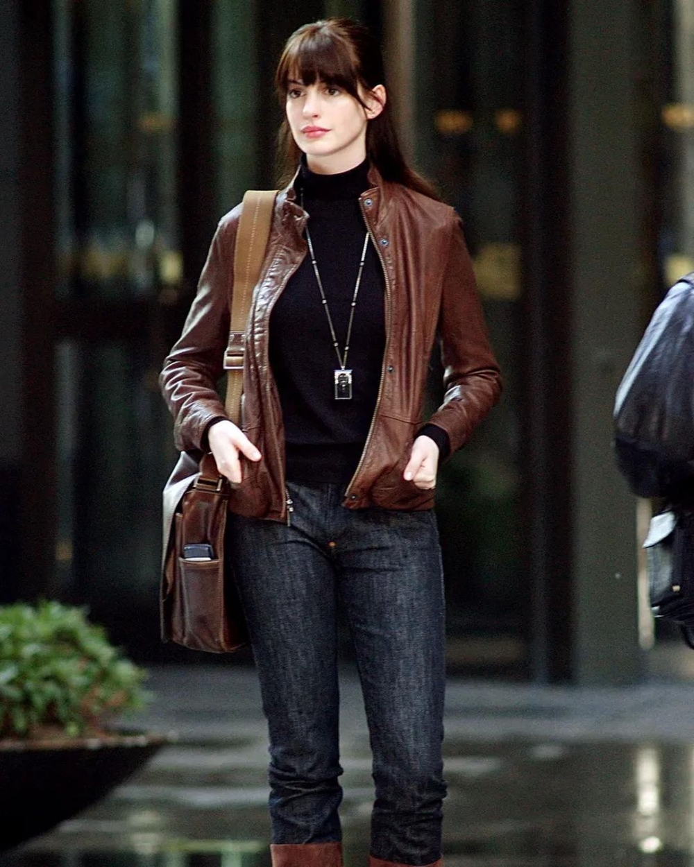 與當時在劇中的穿搭十分相似。