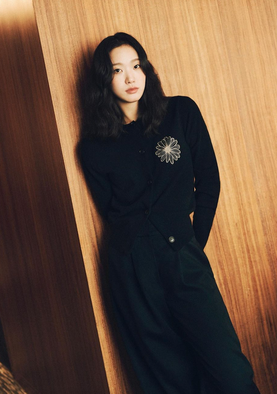 全黑的穿搭絕不會出錯。