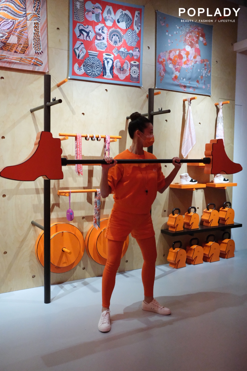 橙盒槓鈴美得完全會讓粉絲們瘋狂。