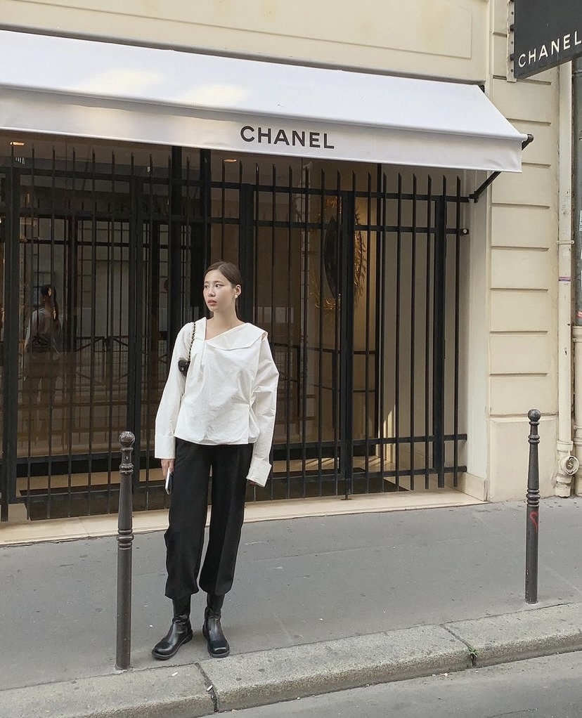 襯衫則以斜領剪裁製造層次感。