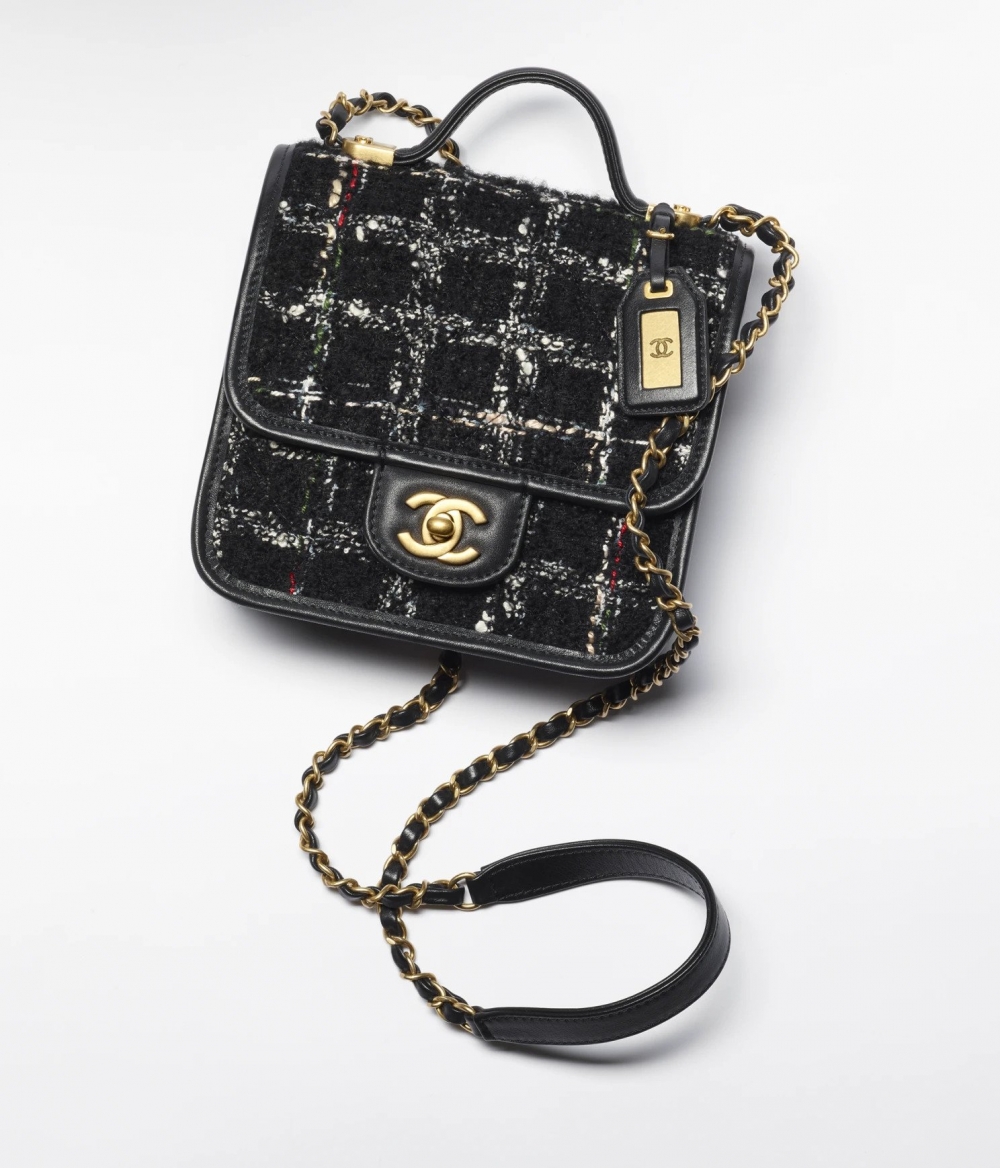 CHANEL Small Flap Bag With Top Handle黑白配色。
