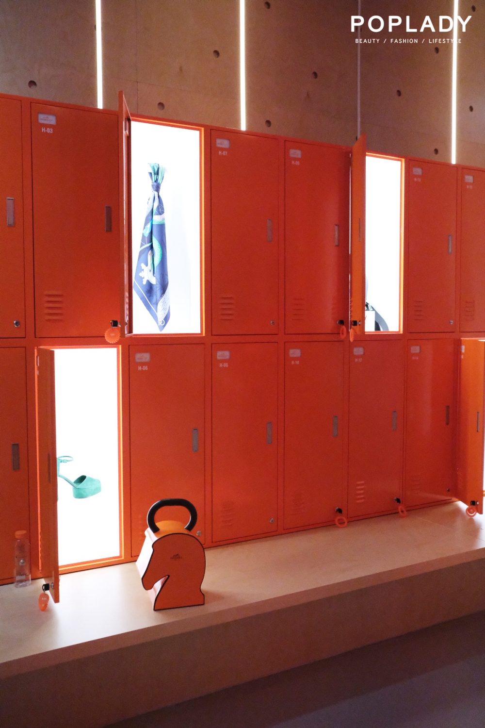 橙色的愛馬仕儲物櫃，內藏經典單品