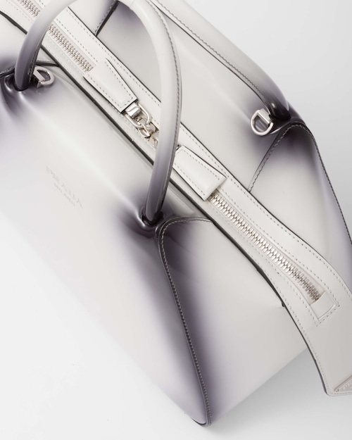 流暢精準的梯形輪廓。