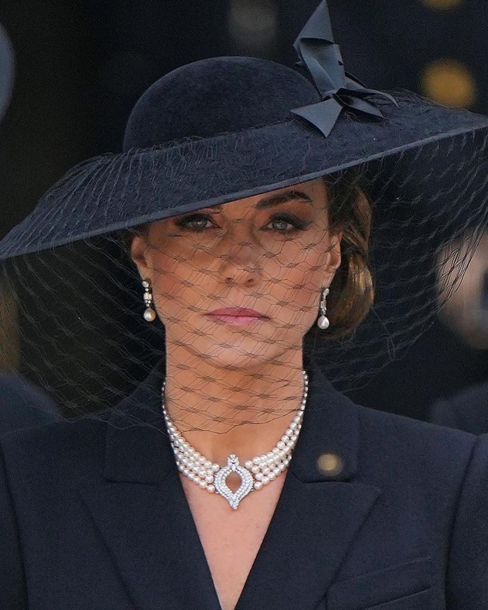 凱特王妃這次配戴著珍珠項鍊出席國葬。